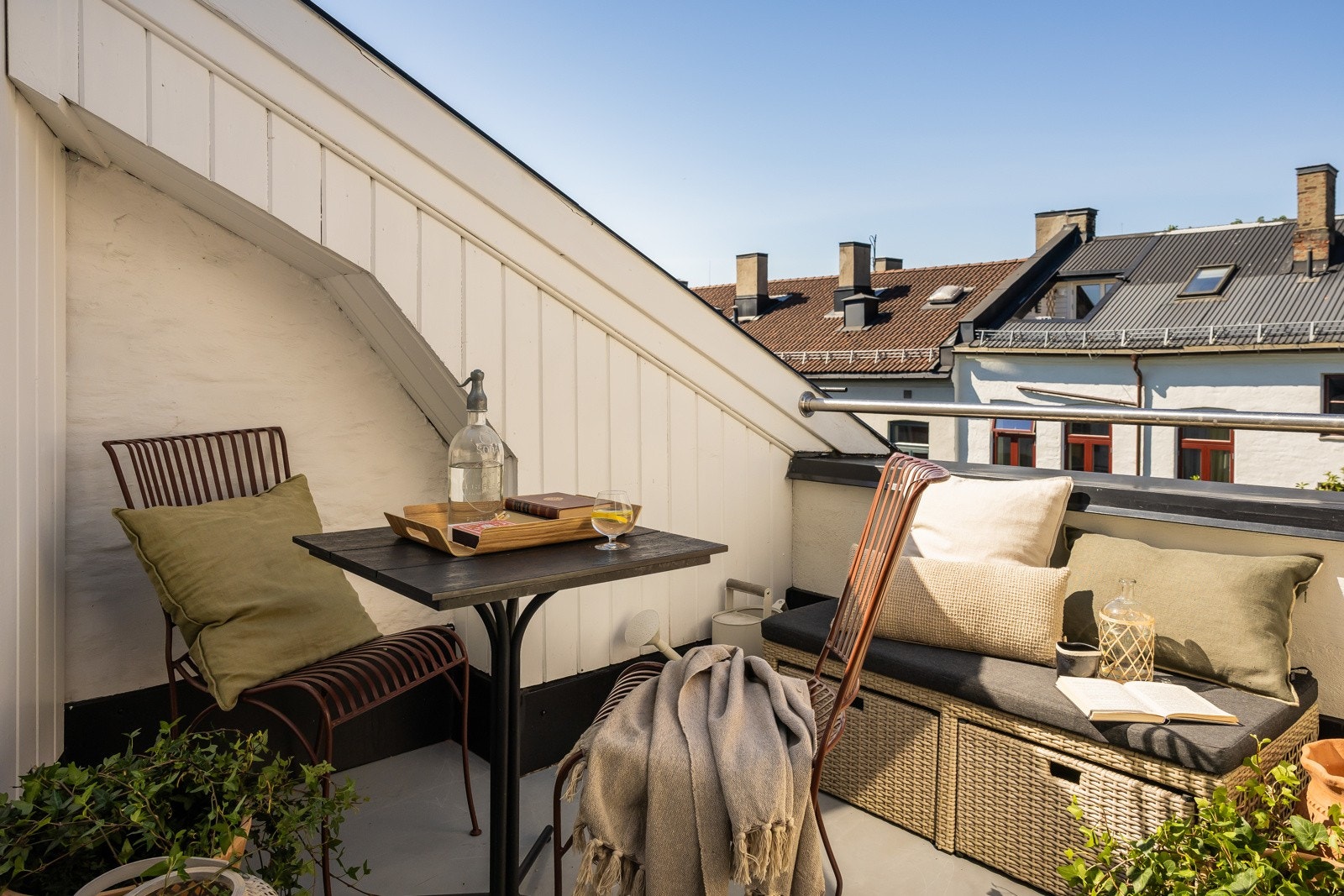 Fra soverommet har du tilgang til vestvendte private takterrassen på 4,5 kvm. Galleribilde