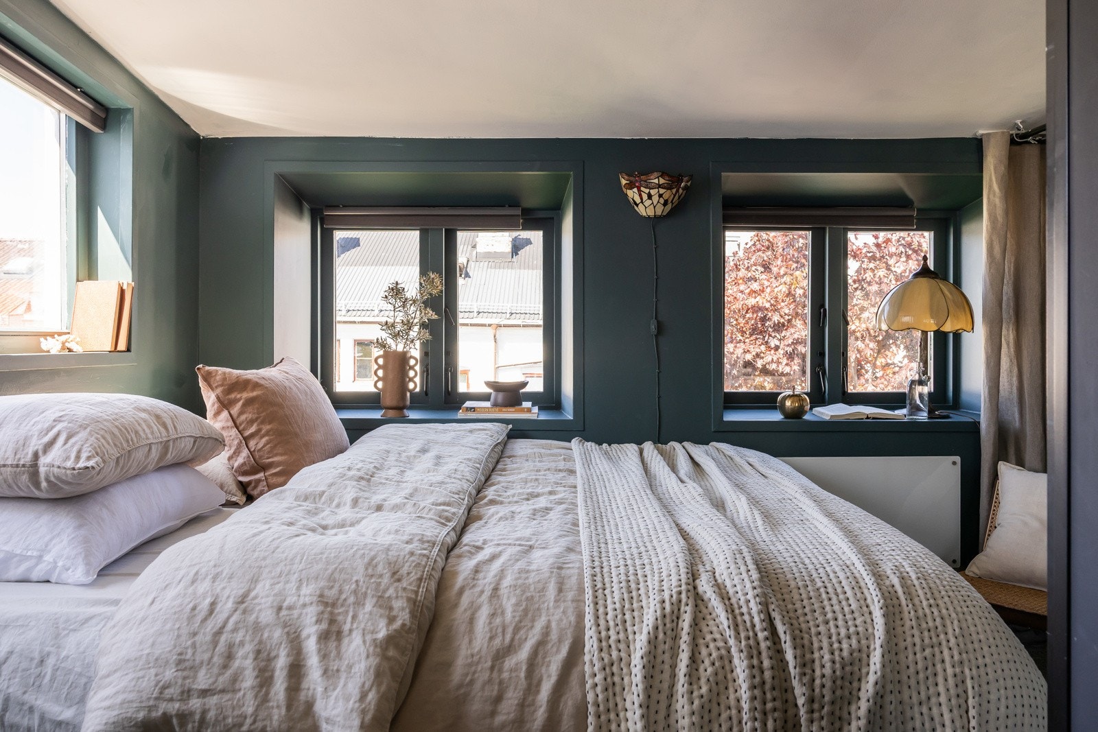 Soverommet er av god størrelse og vender inn mot rolig bakgård. Galleribilde