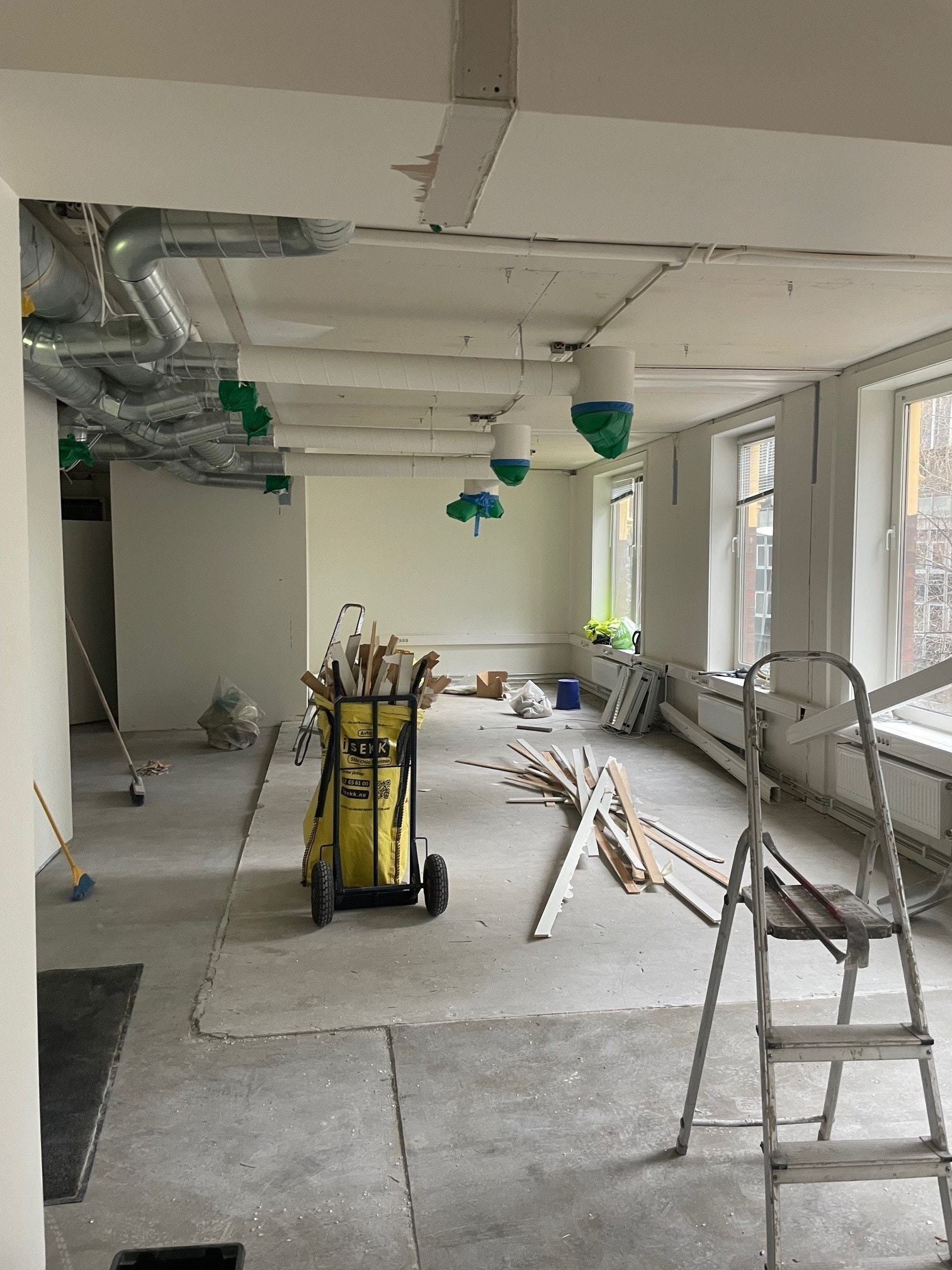 Det gamle inventaret er revet, lokalet er nå klart for ny innredning skreddersydd ny leietaker Galleribilde
