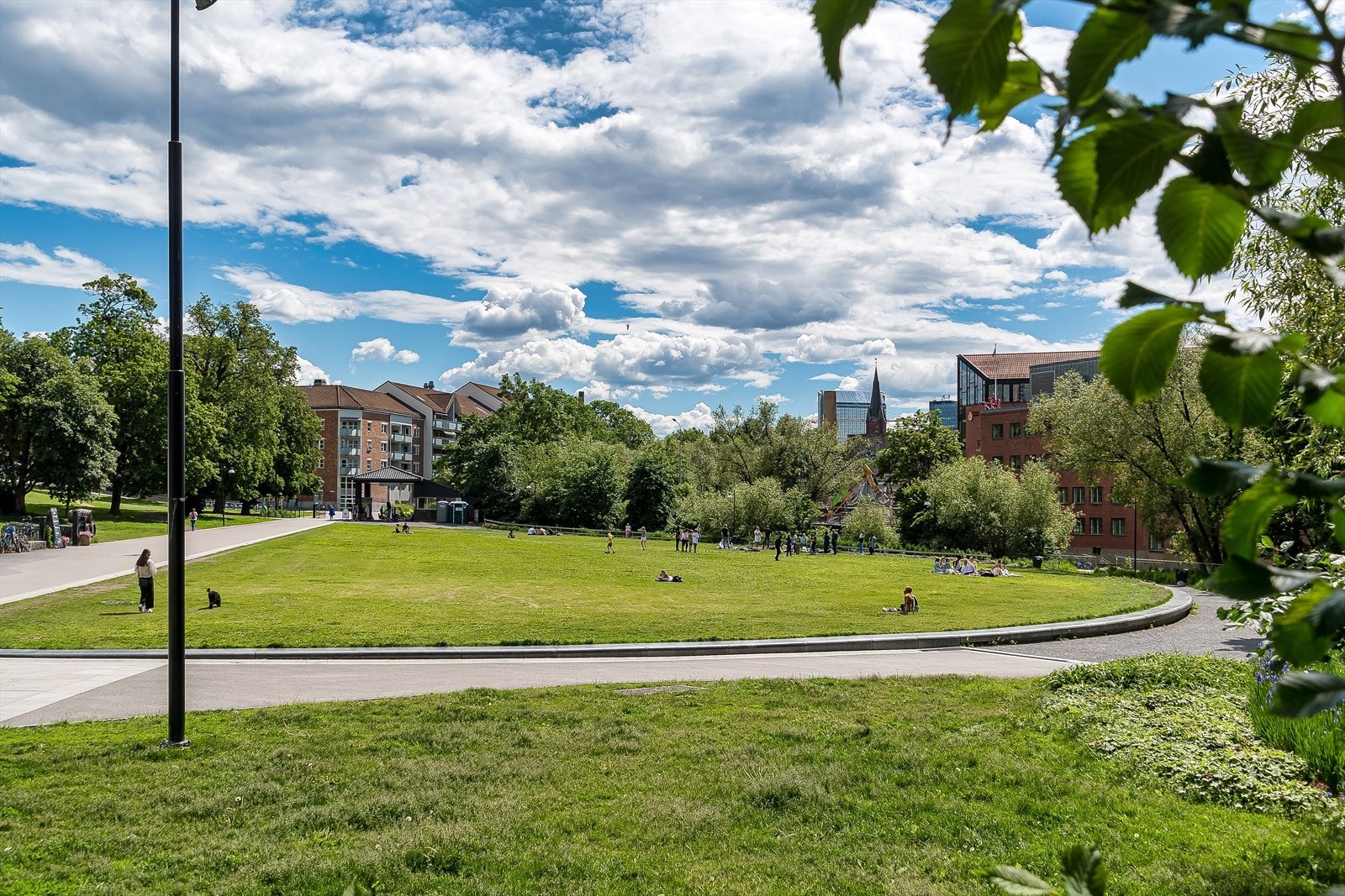 Akerselven med flotte turstier opp til Maridalsvannet og hyggelige severdigheter underveis er heller ikke langt unna. Galleribilde