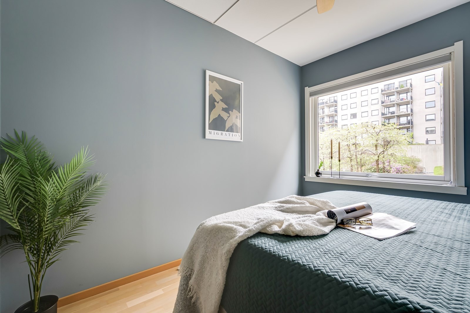 Hovedsoverommet har god plass til dobbeltseng med tilhørende nattbord. Galleribilde