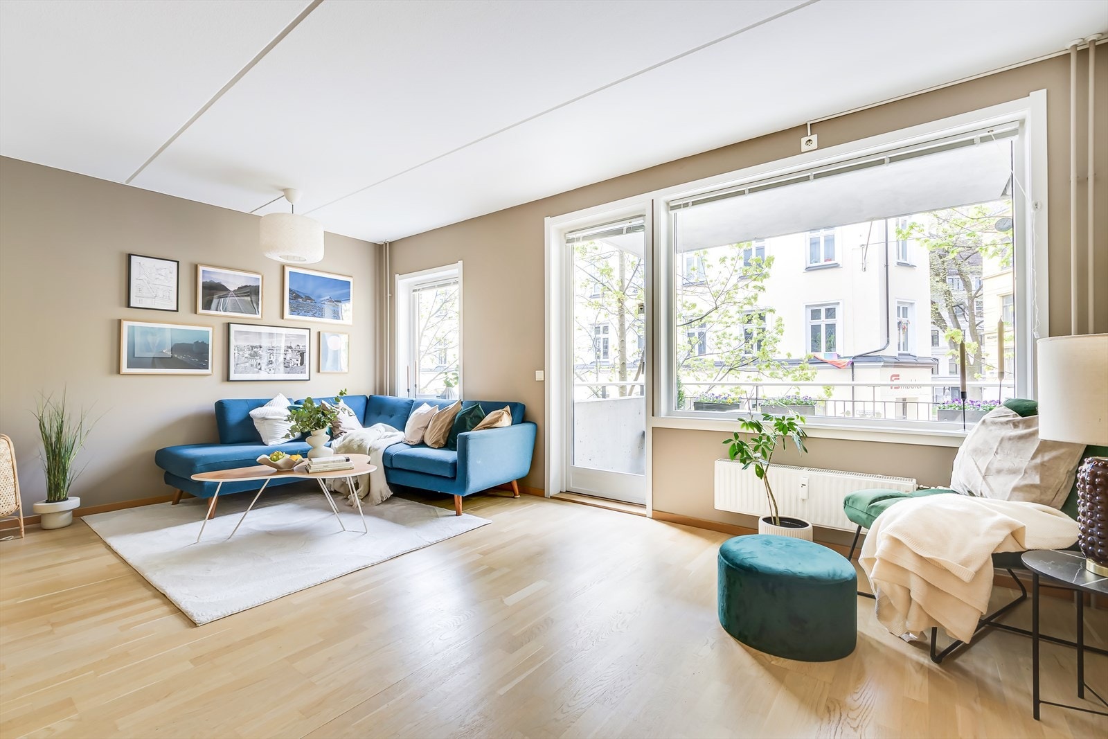 Leiligheten holder en gjennomgående god standard, og har en funksjonell planløsning som er enkel å innrede. Galleribilde