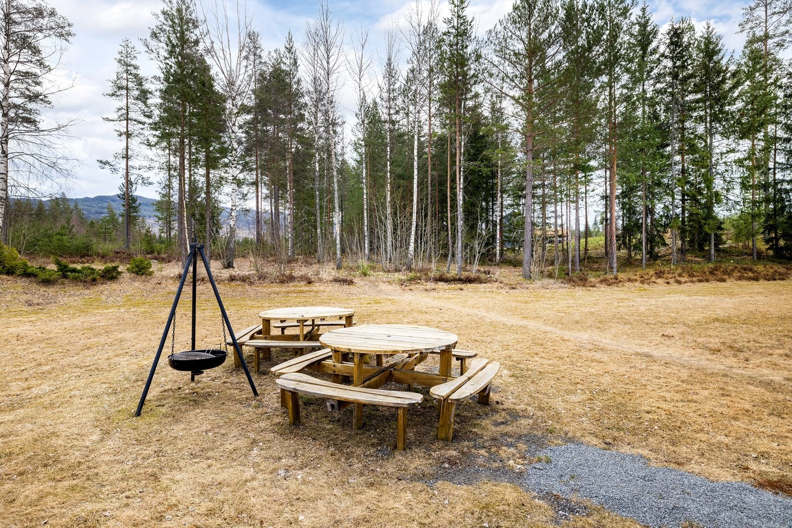 På borettslagets fellesområder er det hyggelige samlingspunkter, og det er fine turområder rett utenfor døra Galleribilde