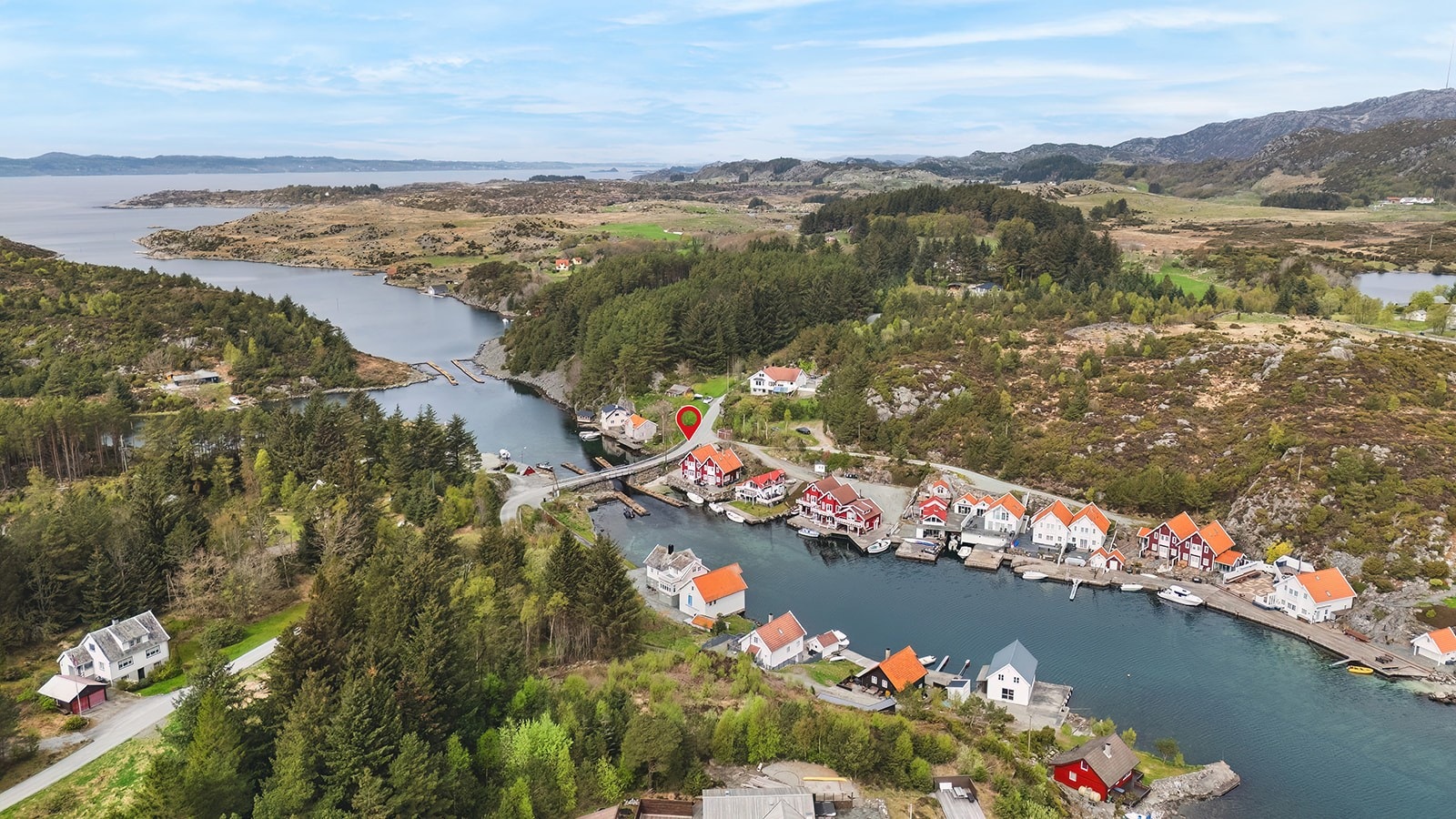Sjarmerende, rolig hytteområde ved Sunnalandsstraumen på Bokn Galleribilde
