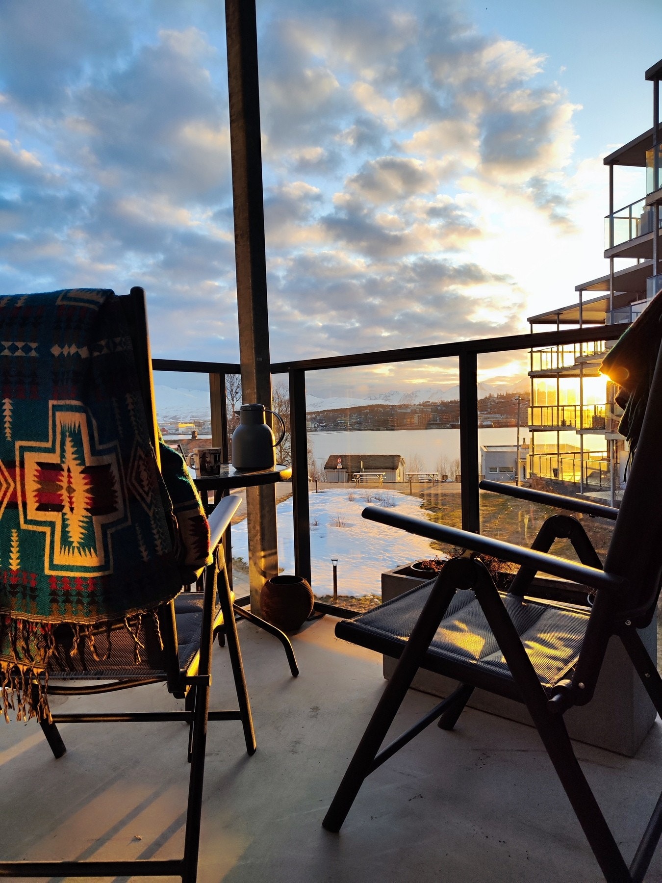 Her er det plass til stoler og kaffebord. Et perfekt sted å nye solrike dager (privat bilde). Galleribilde