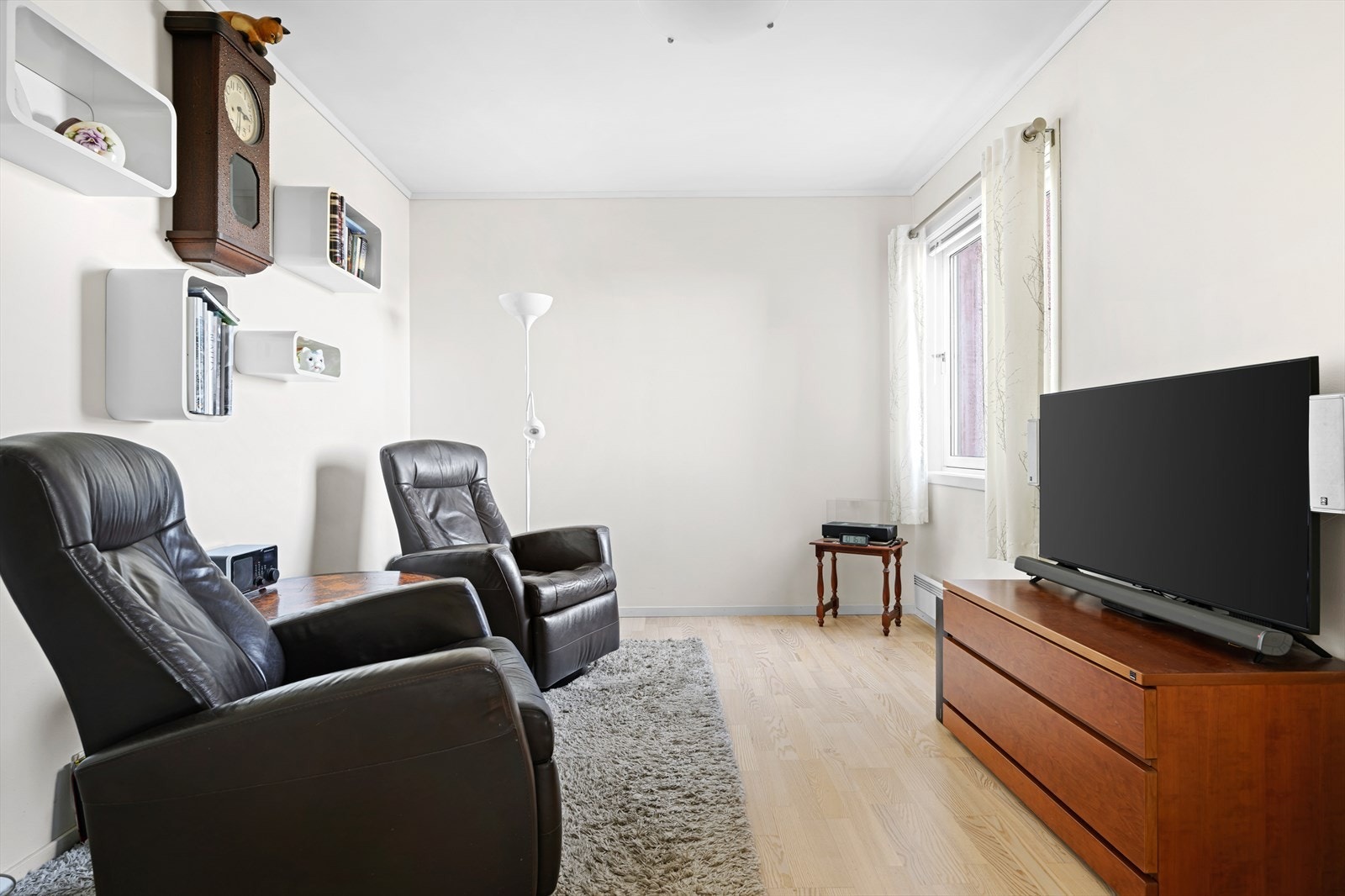 Soverom som blir benyttet til Tv stue Galleribilde