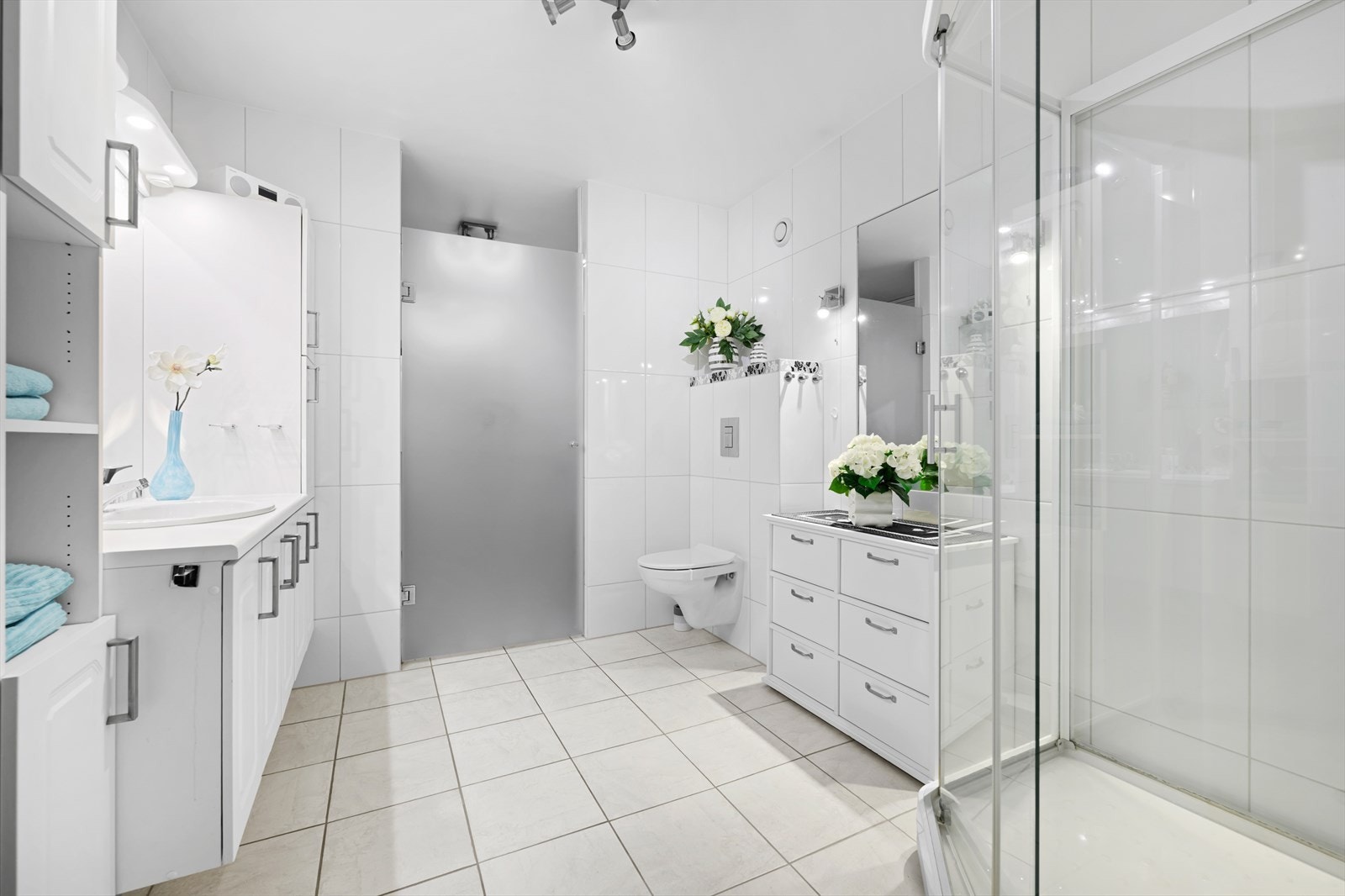 Pent bad med varme i gulvet. Galleribilde