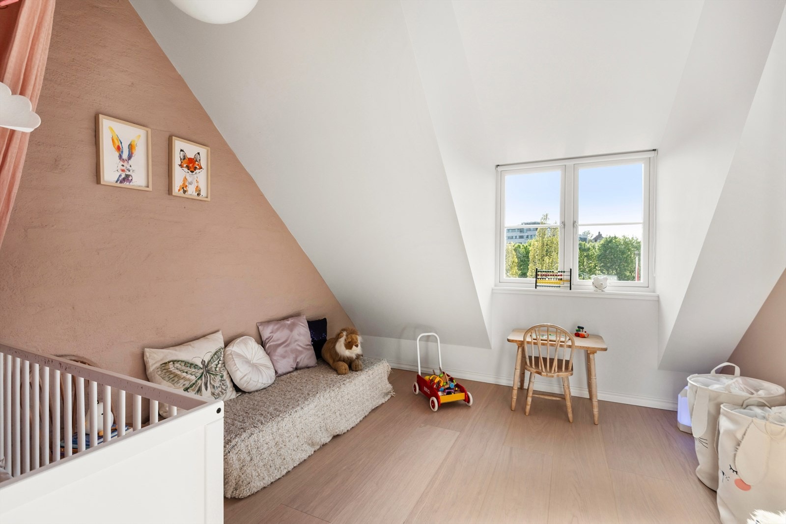 Soverom 3 - Høyt og fritt utsyn utover nærområdet Galleribilde