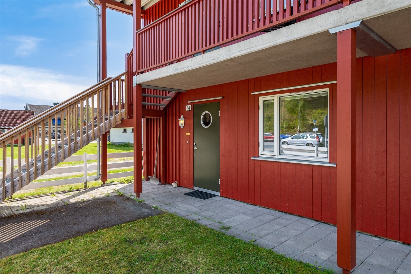 Lettstelt leilighet på bakkeplan. Galleribilde