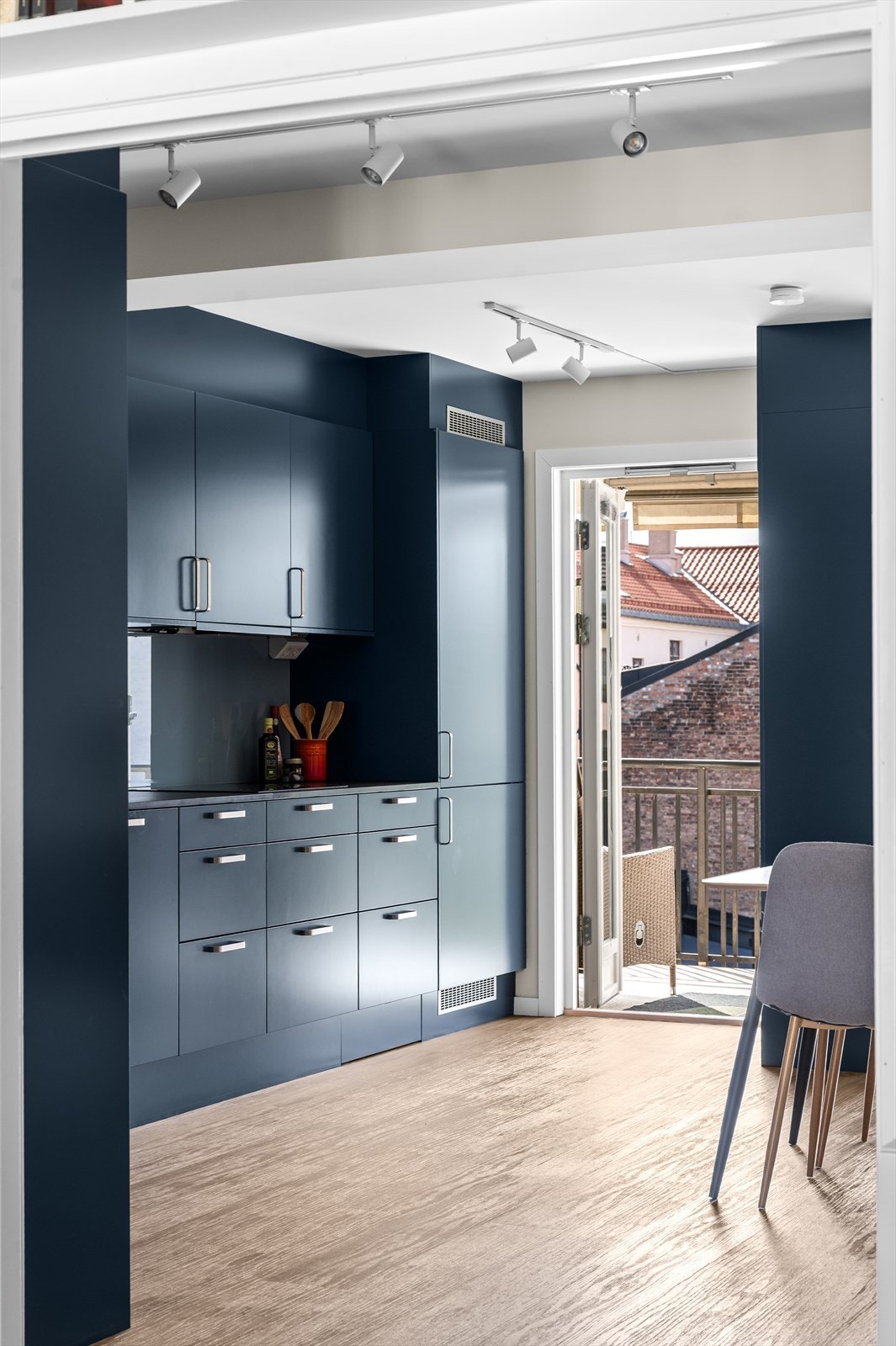 Lekker benkeplate i dekton som er svært varme- og flekkbestandig. Galleribilde