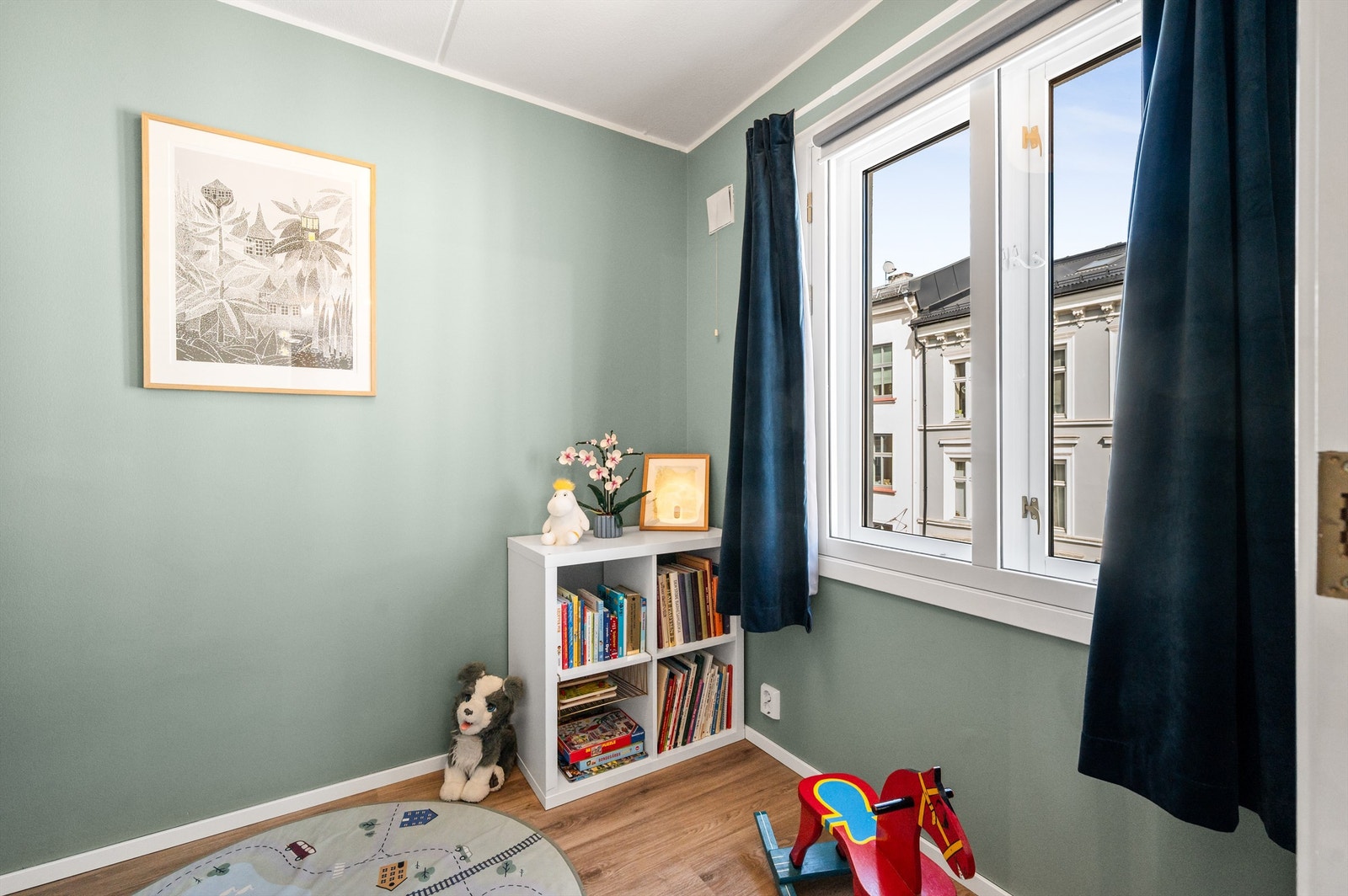 Soverommet har dobbeltvindu med god støydemping. Galleribilde