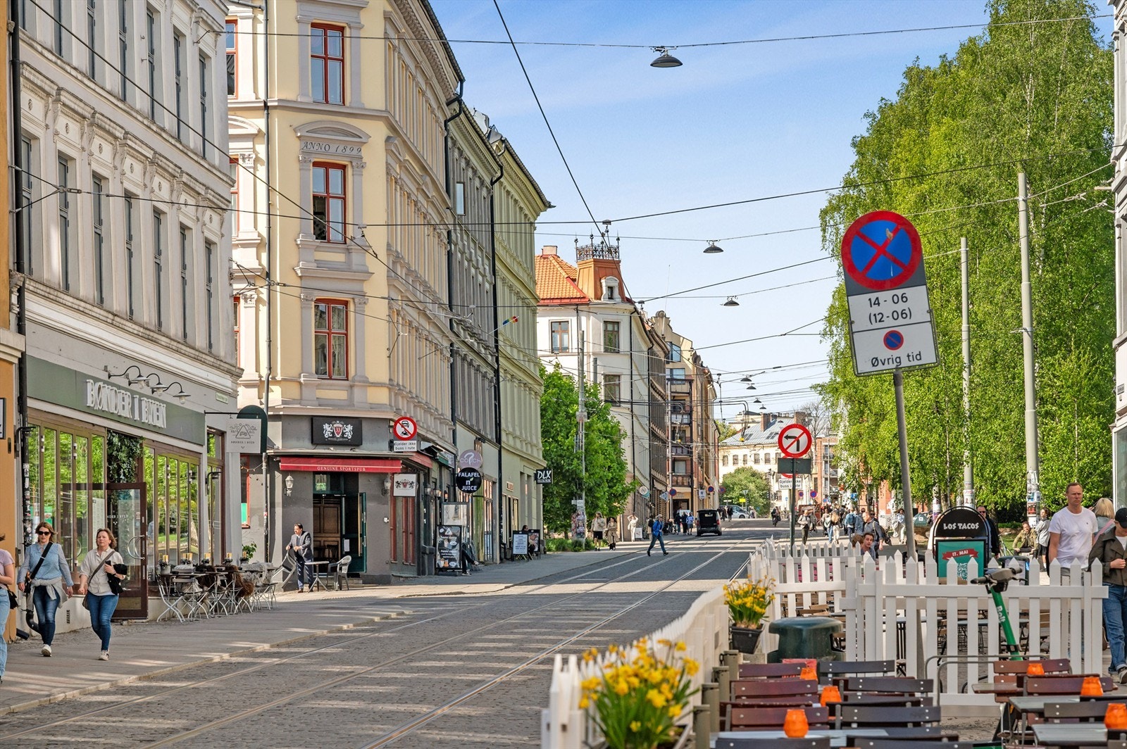 Her finner du Grünerløkkas urbane bydelsliv rett ut hoveddøren med alt denne spennende bydelen kan by på av shopping, gastronomi, uteliv og all slags hygge. Galleribilde
