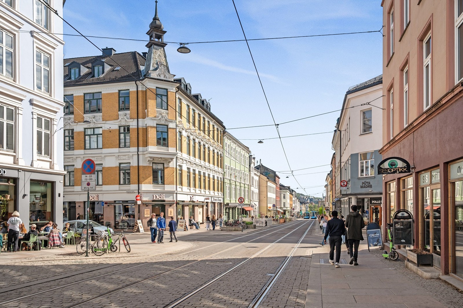 Området rundt leiligheten er proppfull av koselige spiseplasser, antikvitetsbutikker, barer og kafeer. Du må nesten ta deg en liten rusletur og nyte området, da vil du oppdage flere lokale godbiter, og plutselig har du oppdaget din nye favorittplass. Galleribilde