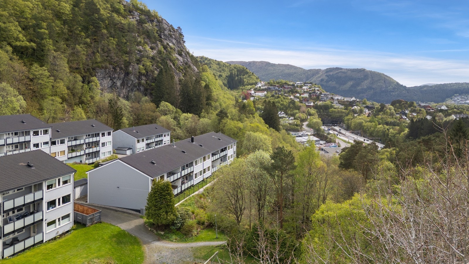Dronefoto over borettslaget. Galleribilde