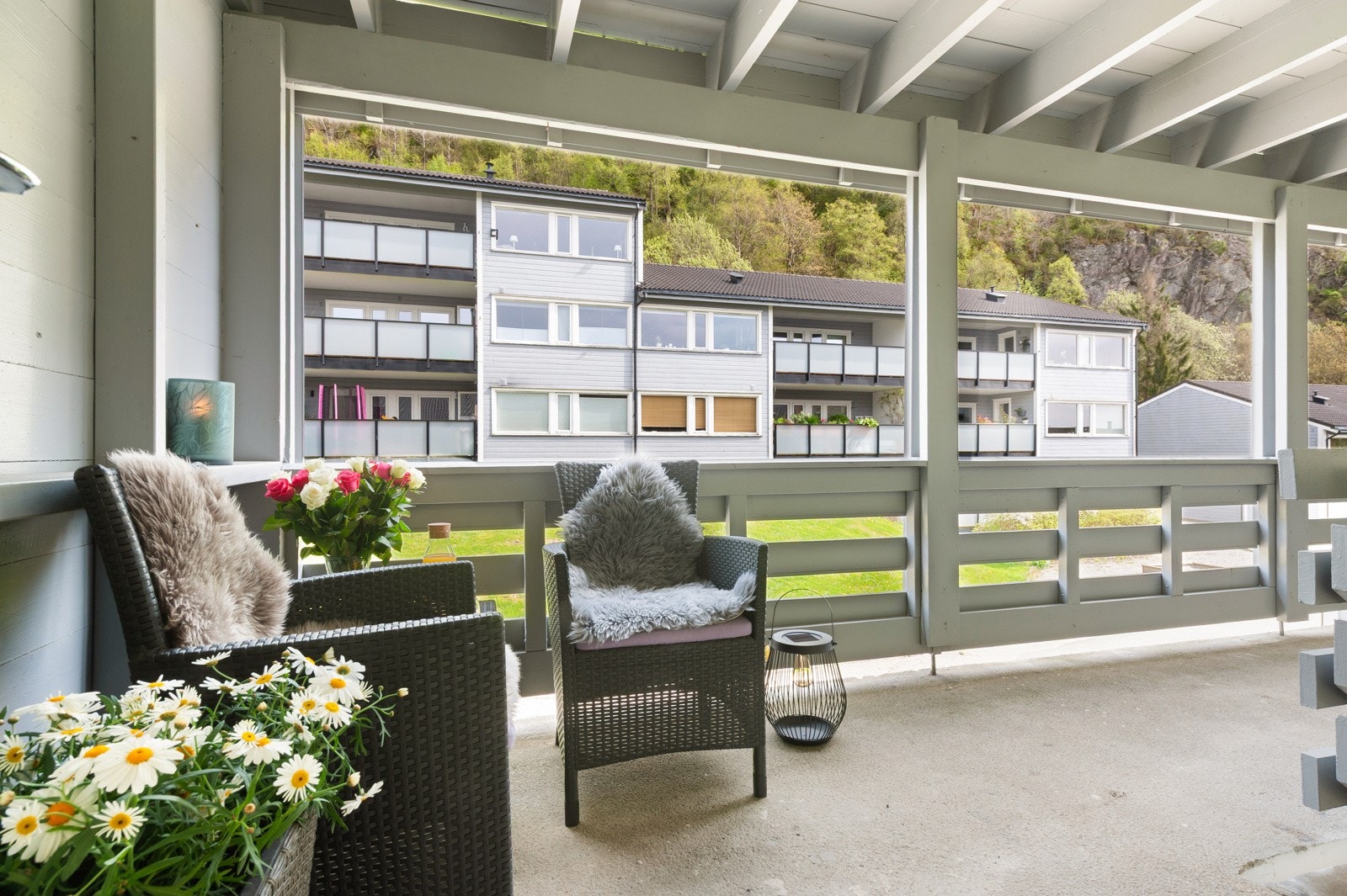 Uteplass ved inngangsparti. Galleribilde