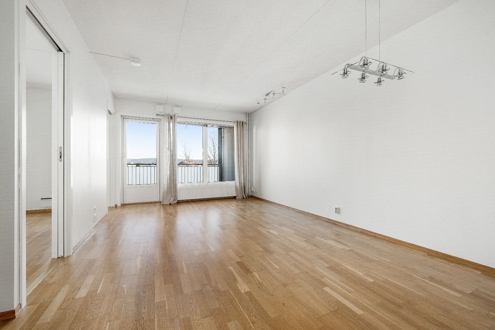 Soverommet har to skyvedører mot stuen. Galleribilde