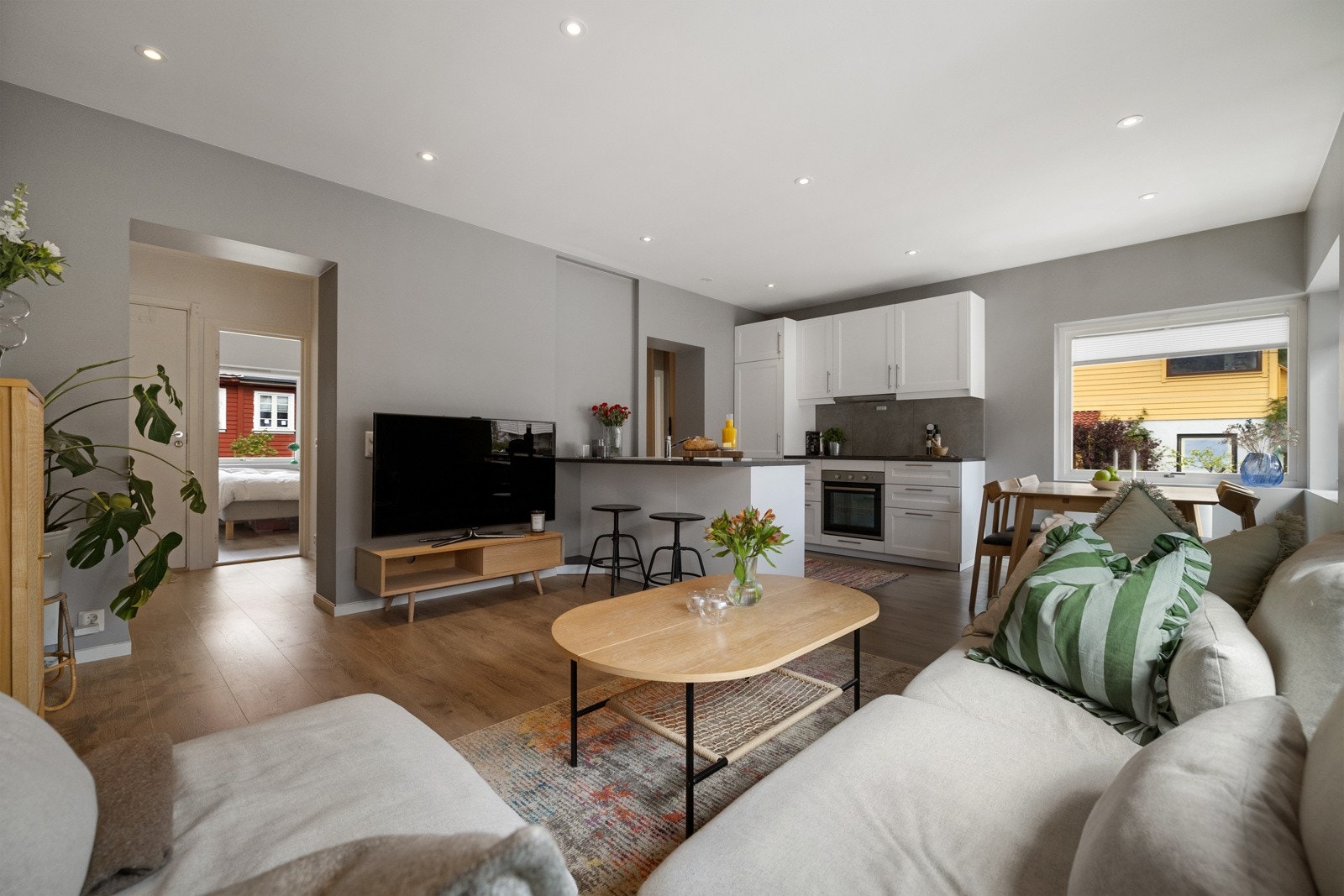 Lekker 3-roms topp/endeleilighet (selveiende) | Nyoppusset i 2019 | Felleskostnad kr 1.000,-/mnd. | Innredet rom på loft + 3 boder! Galleribilde