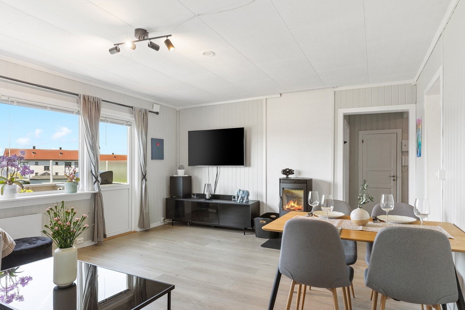 Stuen har direkte adkomst til terrasse Galleribilde