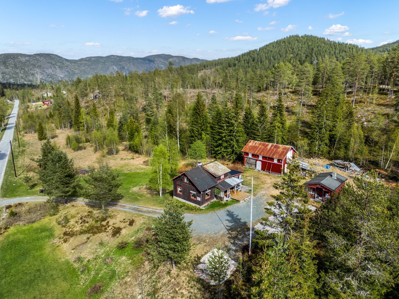 Et lite småbruk med rolig og usjenert beliggenhet mellom Vråliososen og Bandaksli Galleribilde