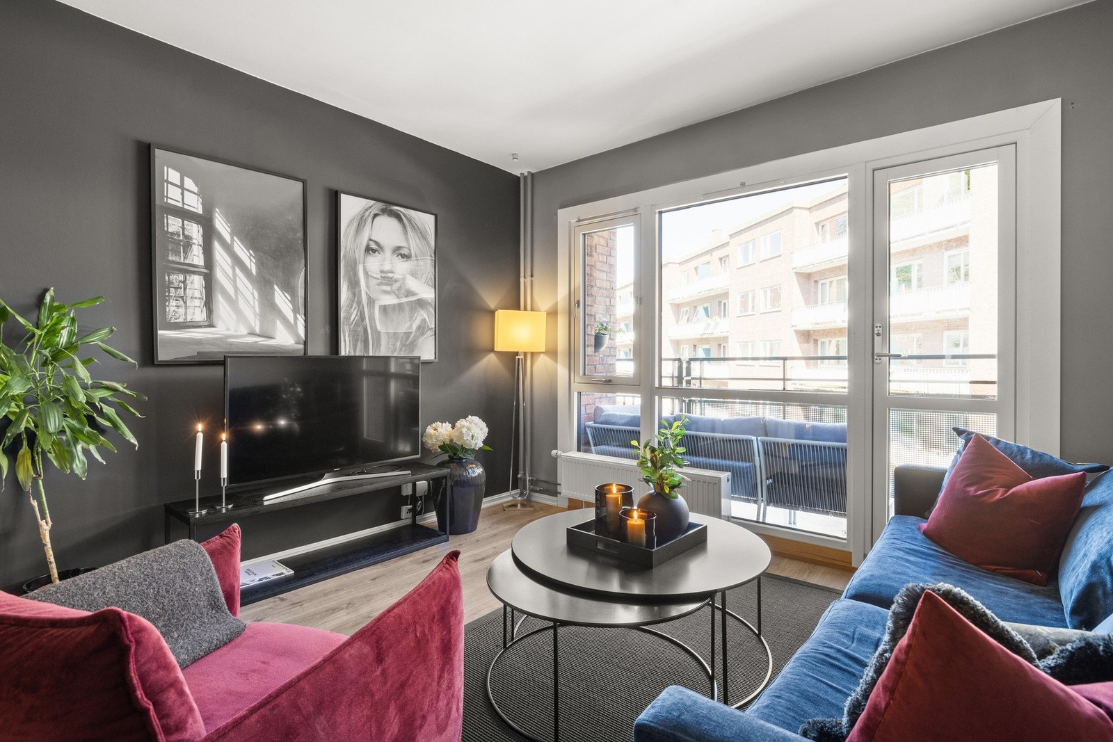 Det er rikelig av naturlig lysinnslipp, som sørger for et trivelig hjem. Galleribilde