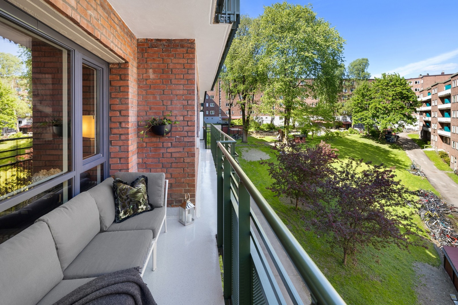 Leiligheten har en romslig balkong på 6 kvm. Galleribilde