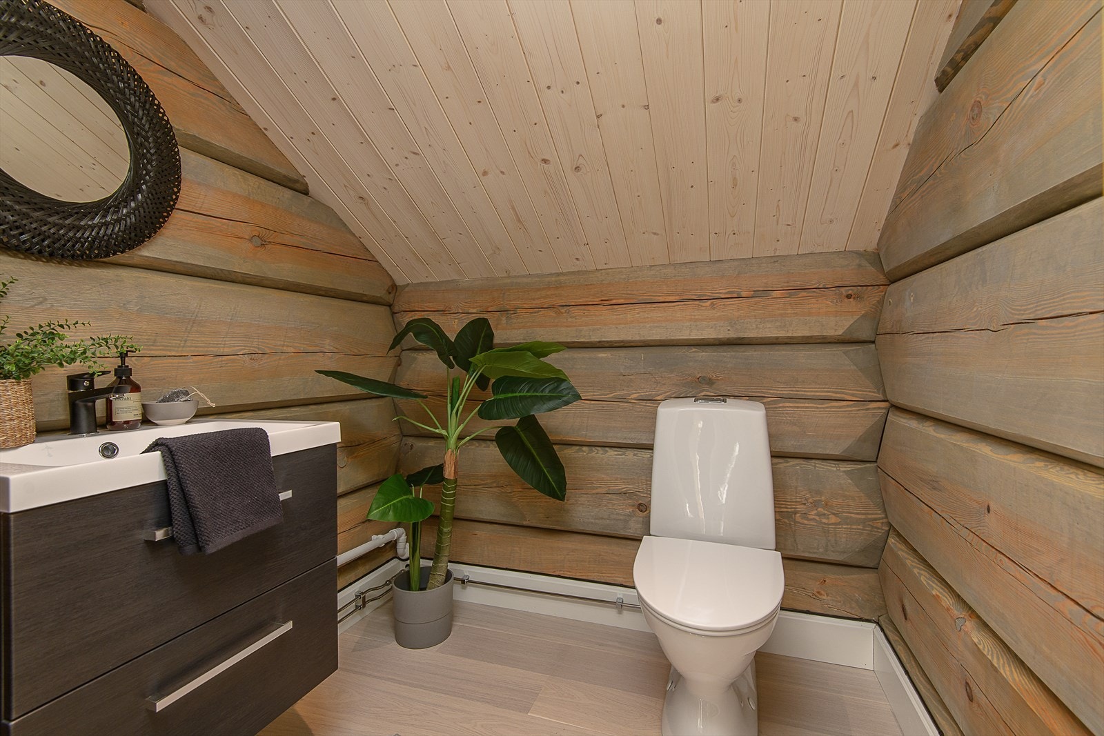 Ekstra WC på loftet. Praktisk når hytta fylles opp med gjester. Galleribilde