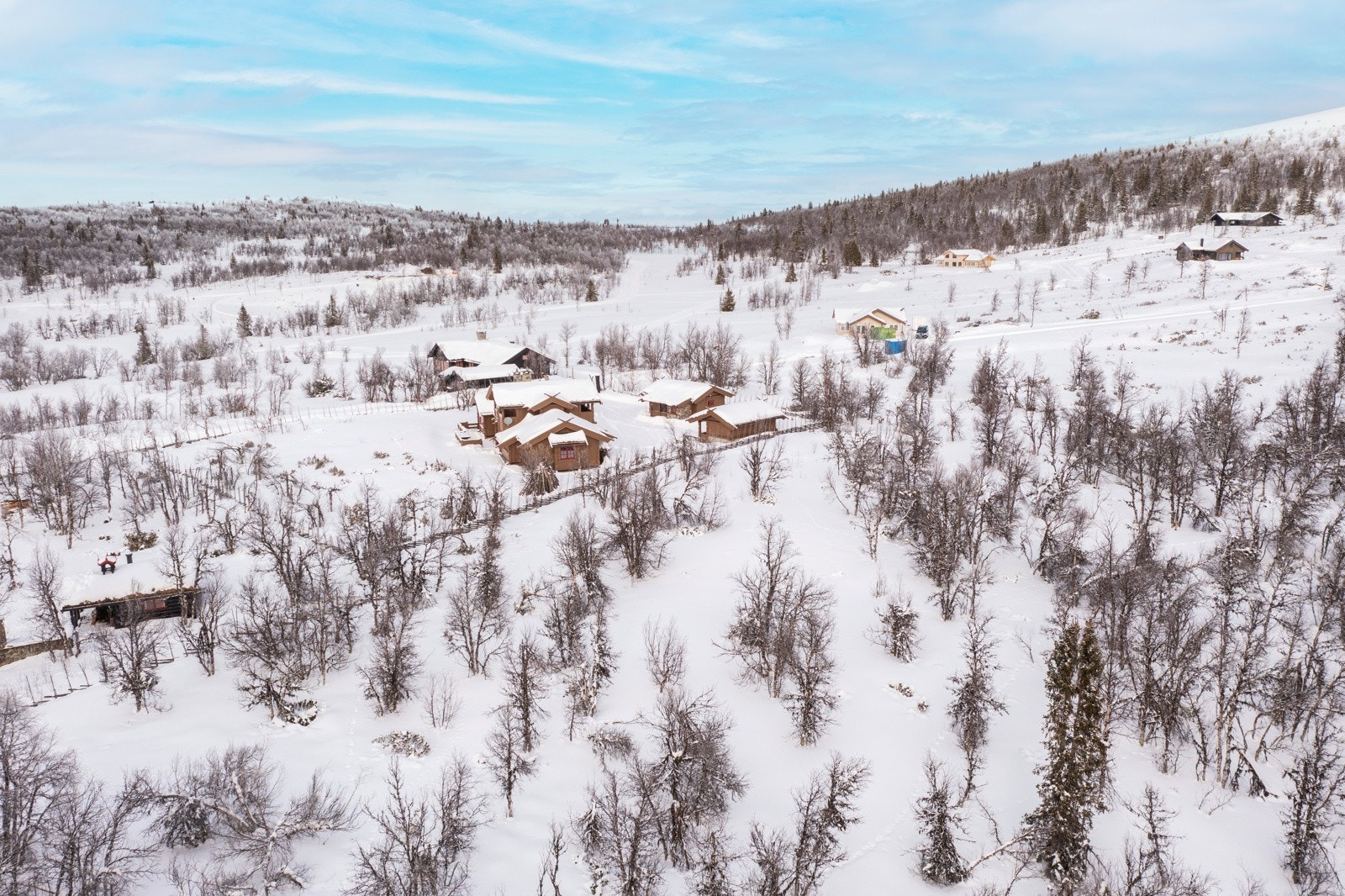 Ulset ligger i fantastiske omgivelser med utsikt mot snøkledde fjell og vill natur. Ca. 1300 kvm pr. tomt Galleribilde