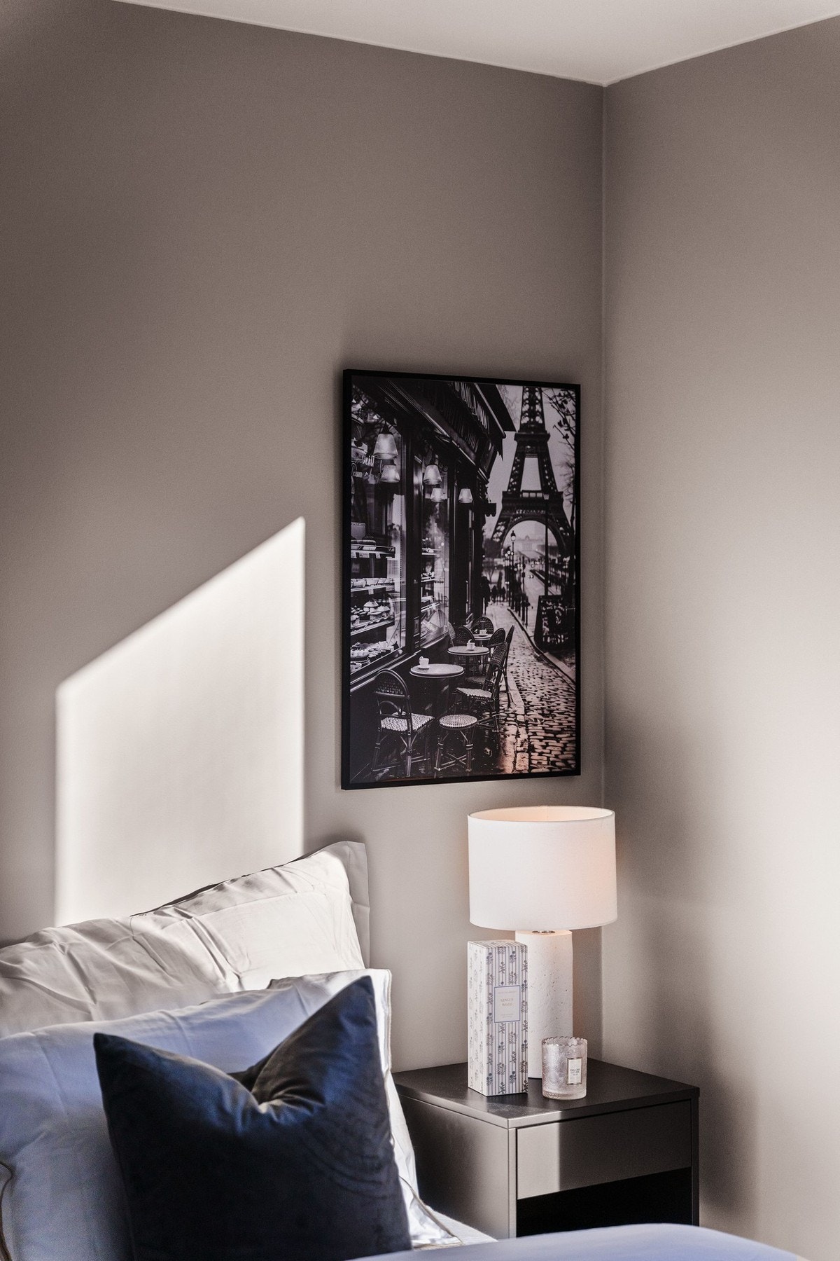 Rommet har direkte adkomst til eget bad og gir en en suite-løsning. Galleribilde