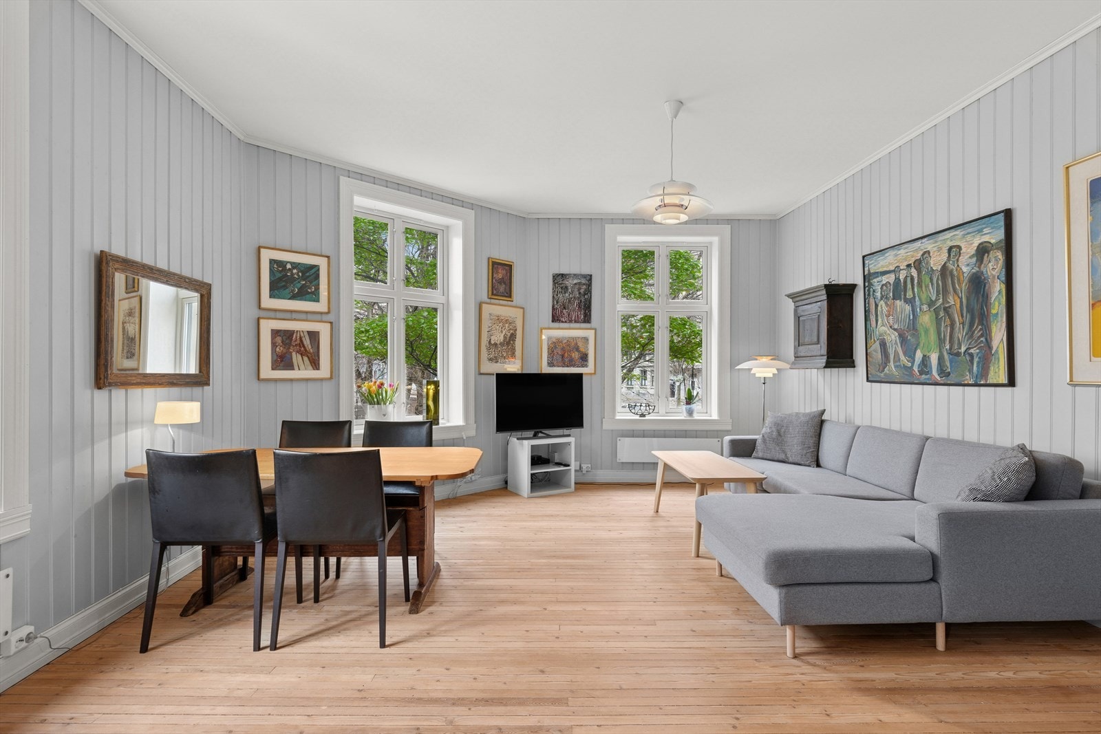 Dette er en sjarmerende hjørneleilighet i klassisk bygård fra 1891. Her bor du i et attraktivt og sentralt boligområde på Nedre Kampen/Tøyen. Galleribilde