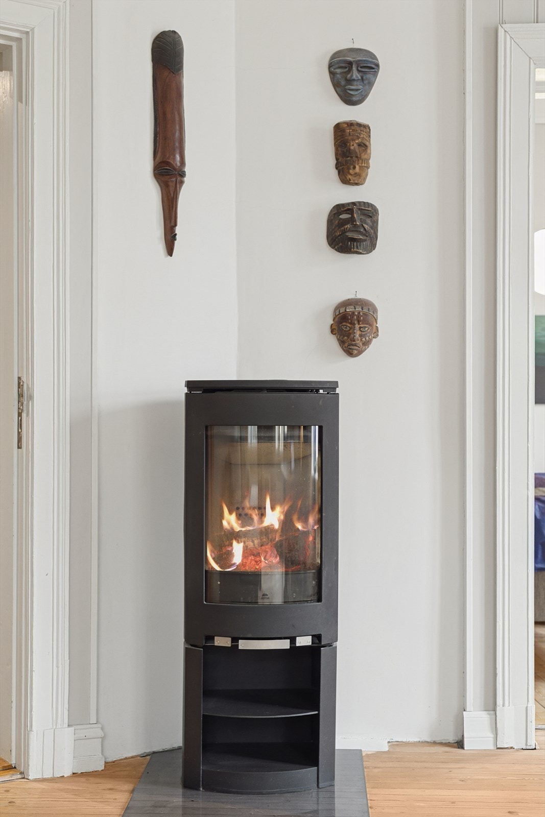 Vedovn i stue som varmer godt på kalde vinterdager. Galleribilde