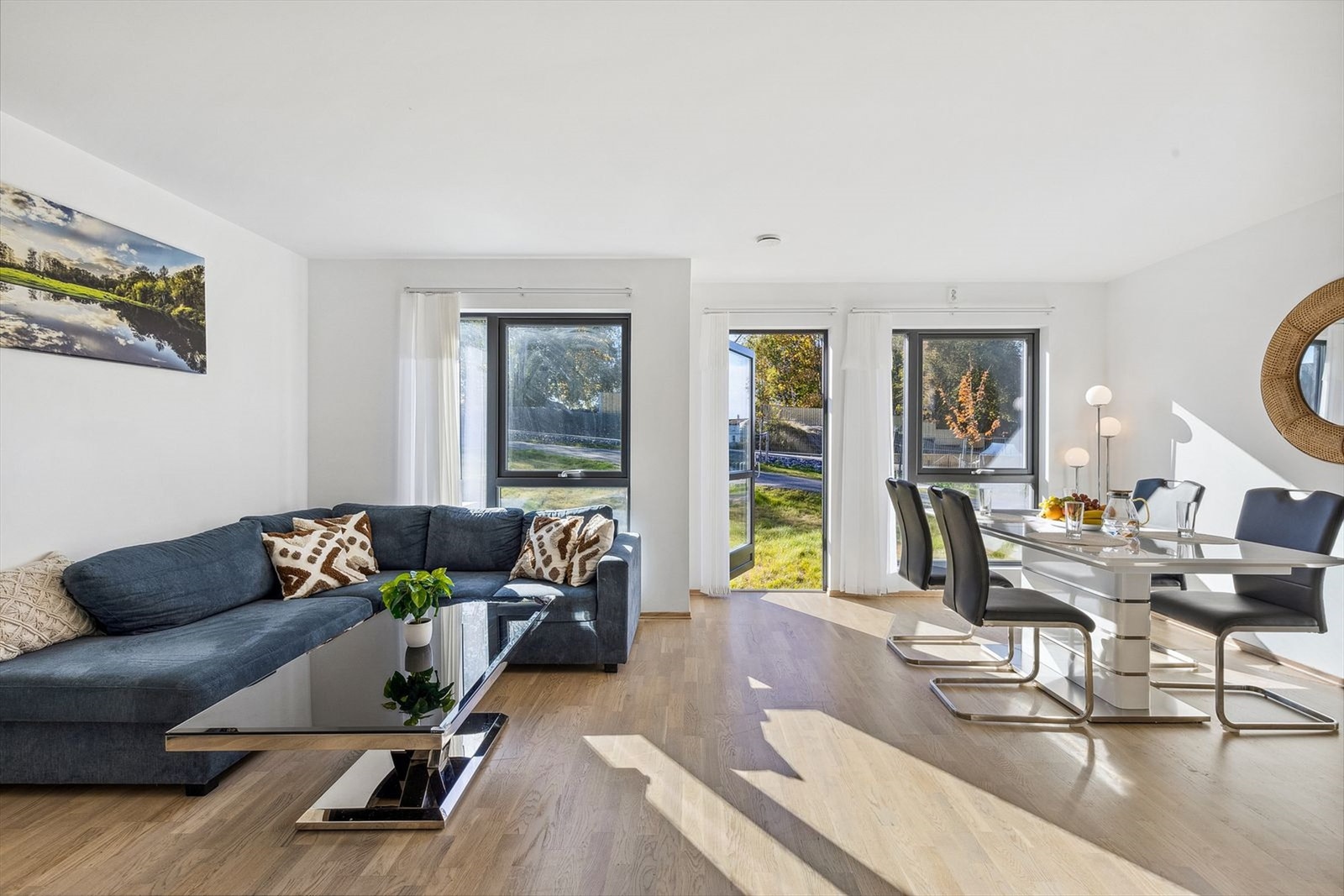 Fra stuen har adkomst til hagen. Galleribilde