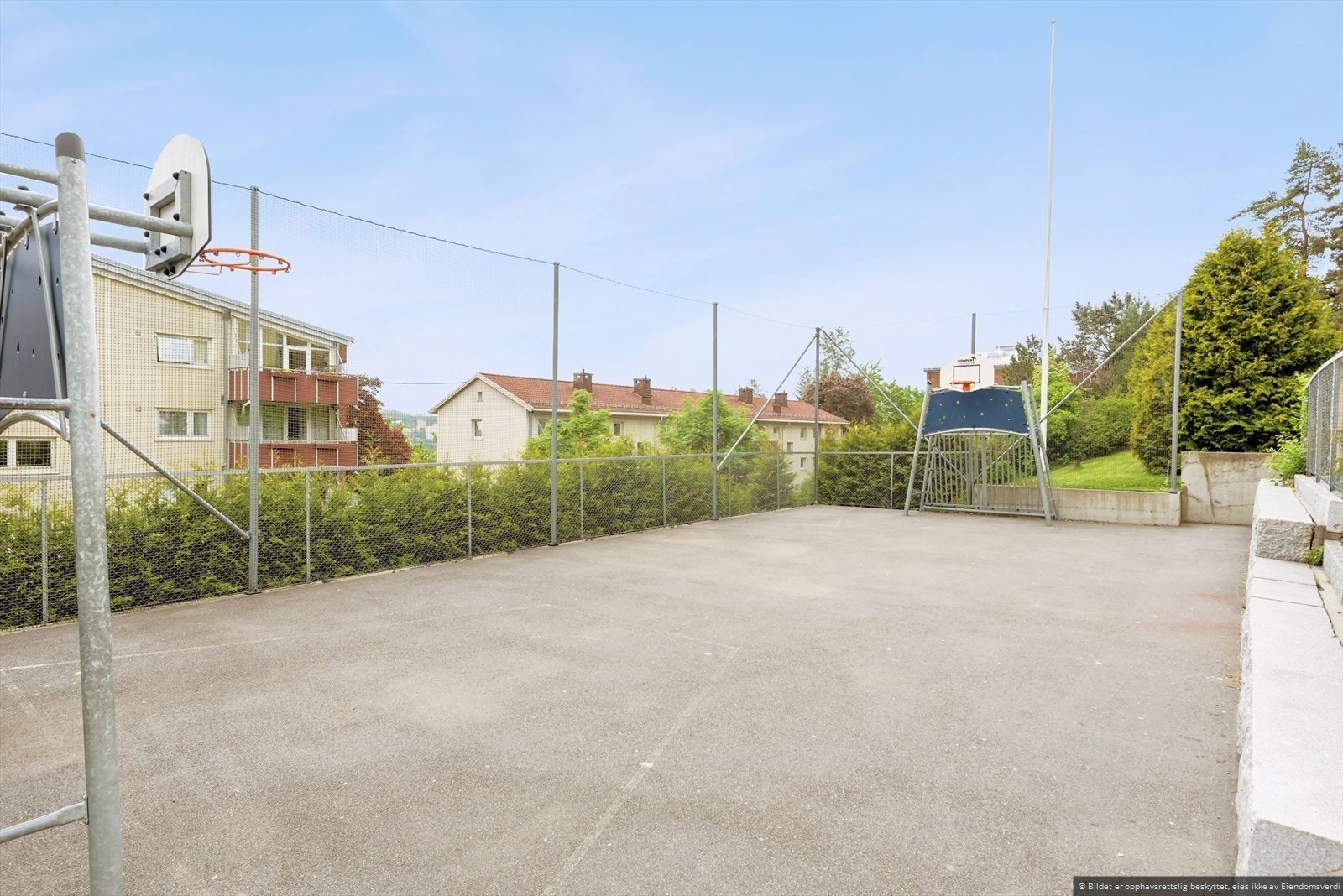 I tillegg har borettslaget en flott basketball/fotball bane Galleribilde