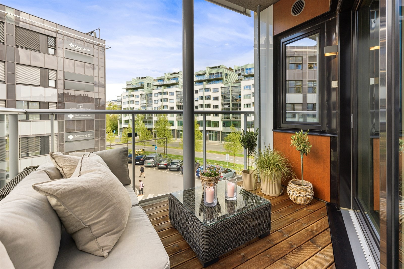 Her er det god plass til utemøbler og grill. Galleribilde