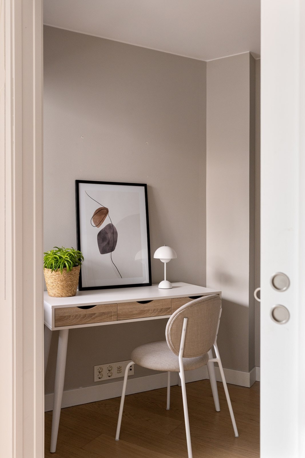 God plass til skrivepult. Galleribilde