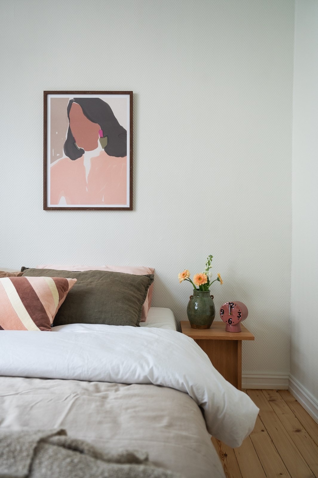 Det er også god plass for nattbord Galleribilde