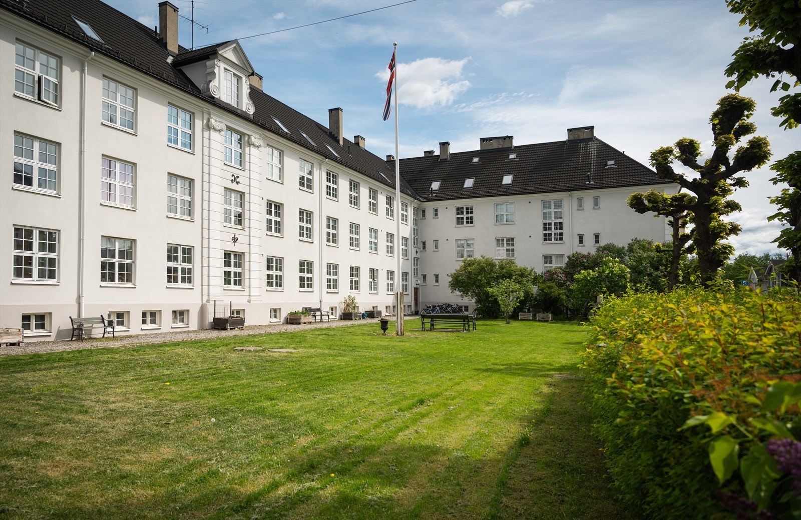 Leiligheten har en god intern beliggenhet i en lite trafikkert gate. Galleribilde