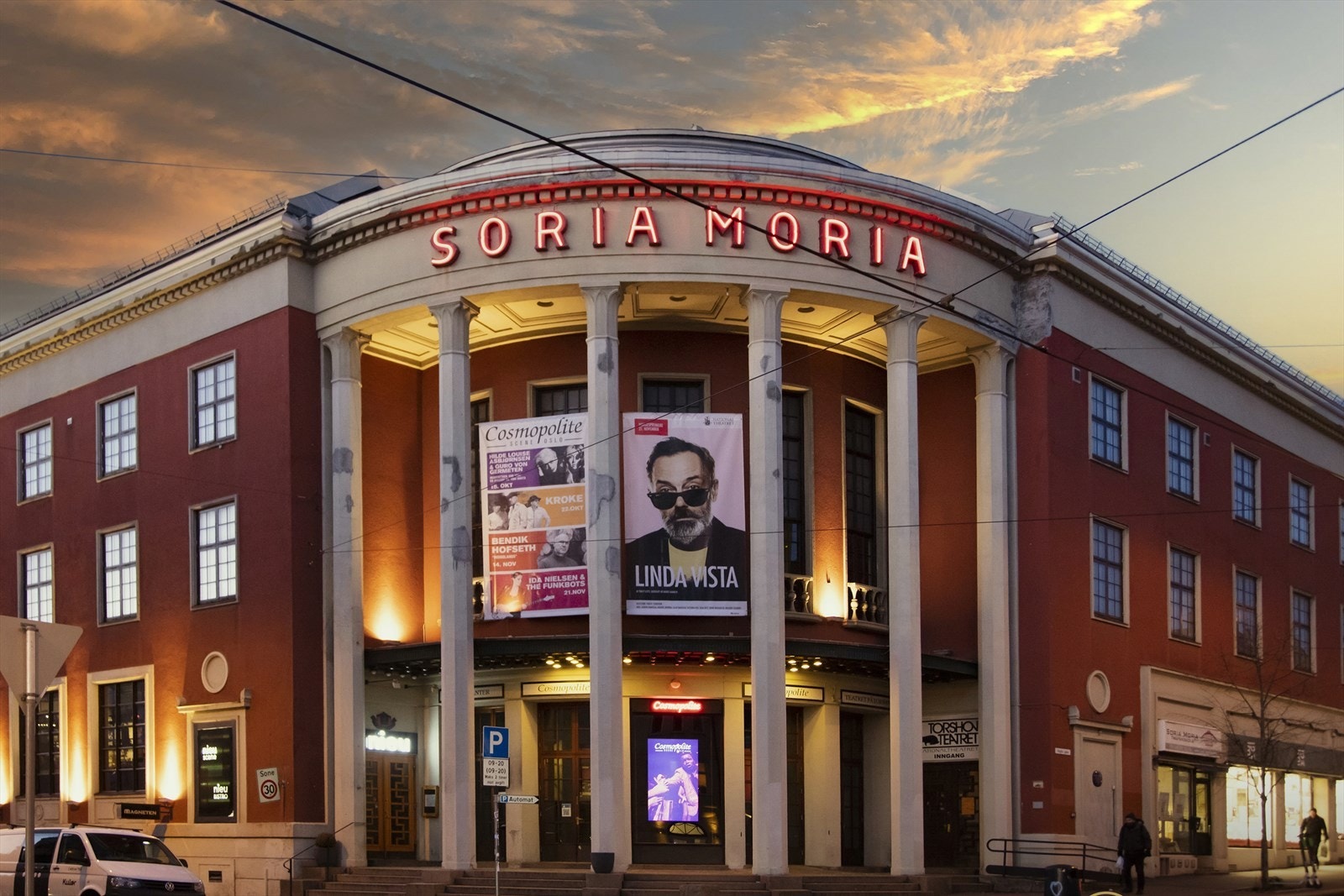 I kort avstand finner du et rikt utvalg av underholdning, inkludert Soria Moria med både Torshovteatret og Nieu Scene, samt Ringen Kino. I tillegg ligger Myrens med treningssenter, Klatreverket og squashbaner. Galleribilde