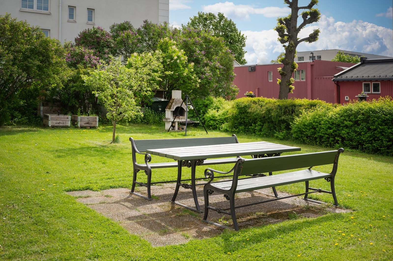 Her kan man nyte herlige sommerdager i grønne omgivelser Galleribilde