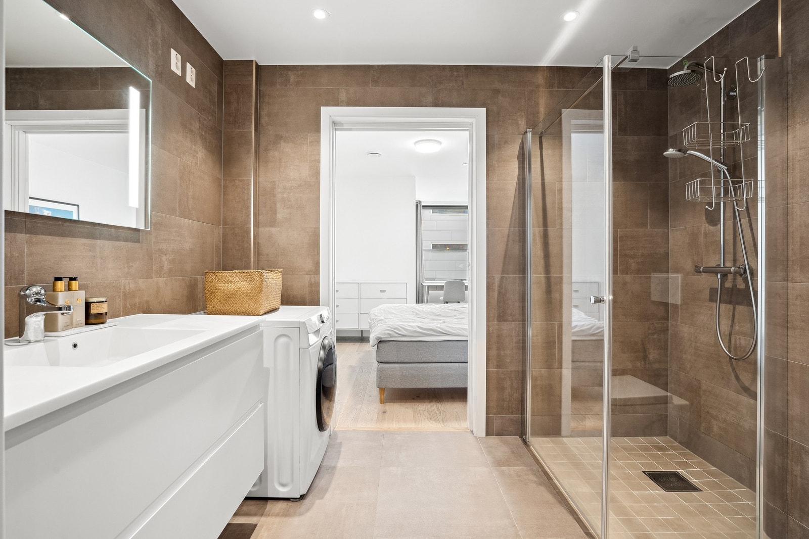 Pent bad med stor dusjsone Galleribilde