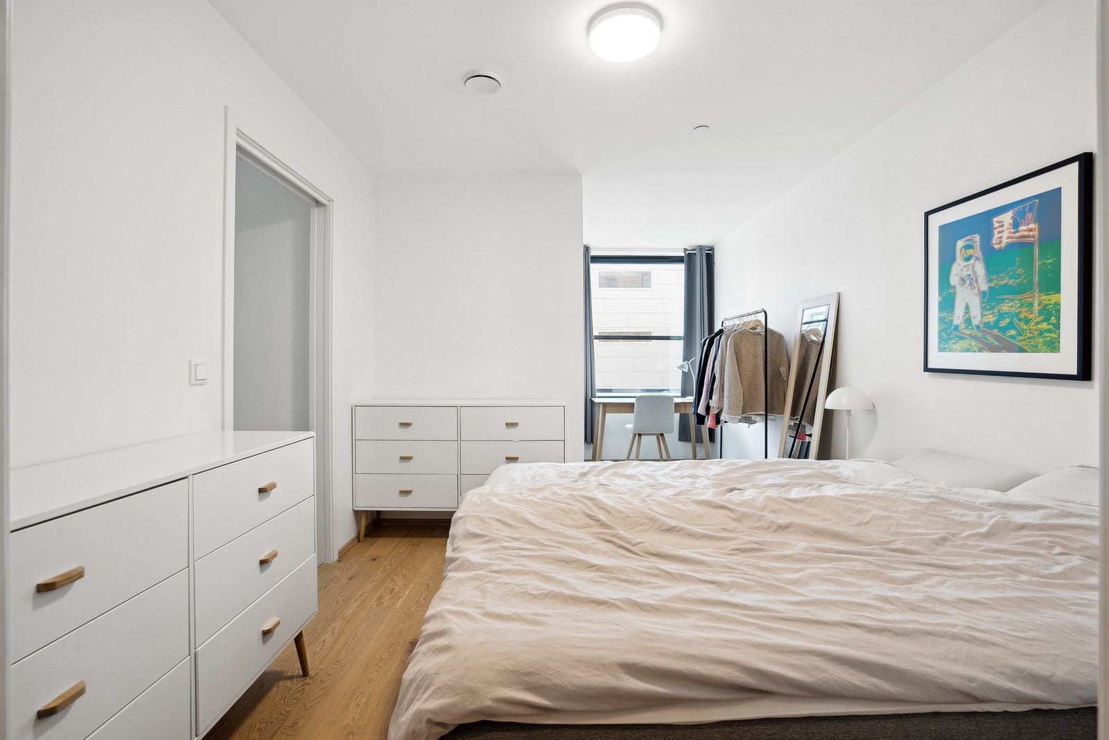 Rommet har en planløsning som gir naturlig kontorplass om ønskelig Galleribilde