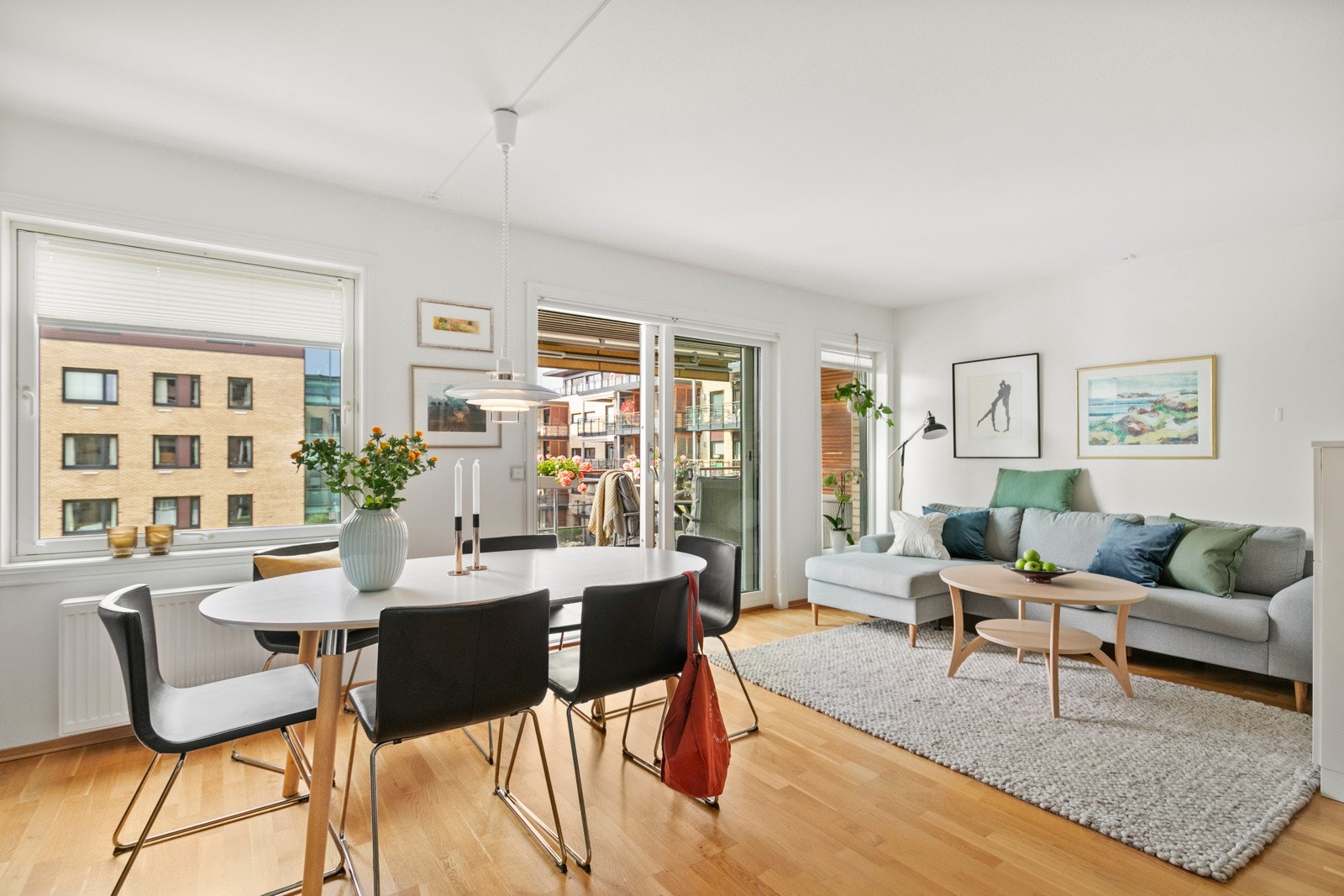 Lys og tiltalende 2-roms andelsleilighet i 3. etasje. Galleribilde