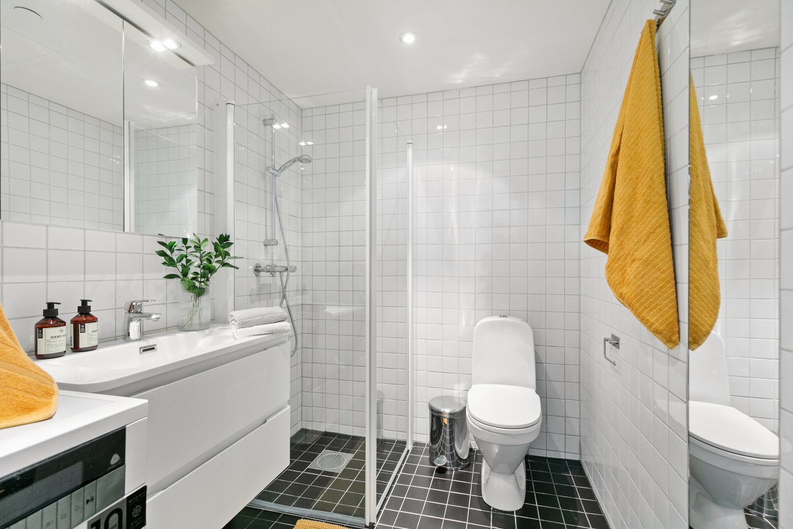 Pent flislagt bad med gulvvarme. Galleribilde