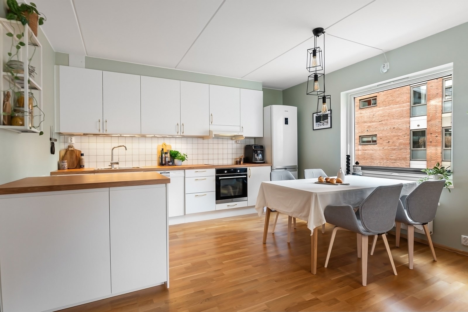 God plass til spisebord for både hverdags og større selskap. Galleribilde