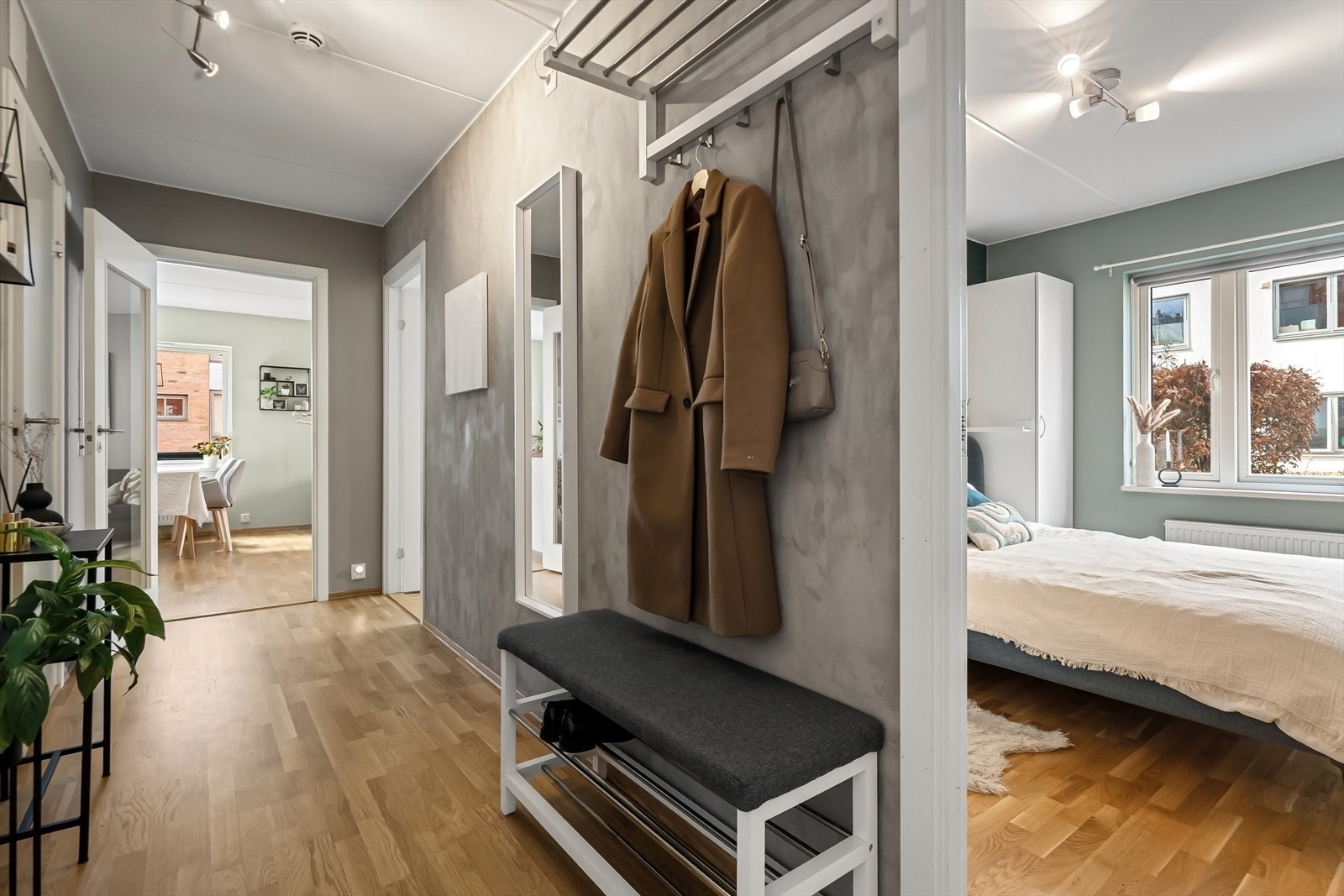 Lys og luftig entré. Galleribilde