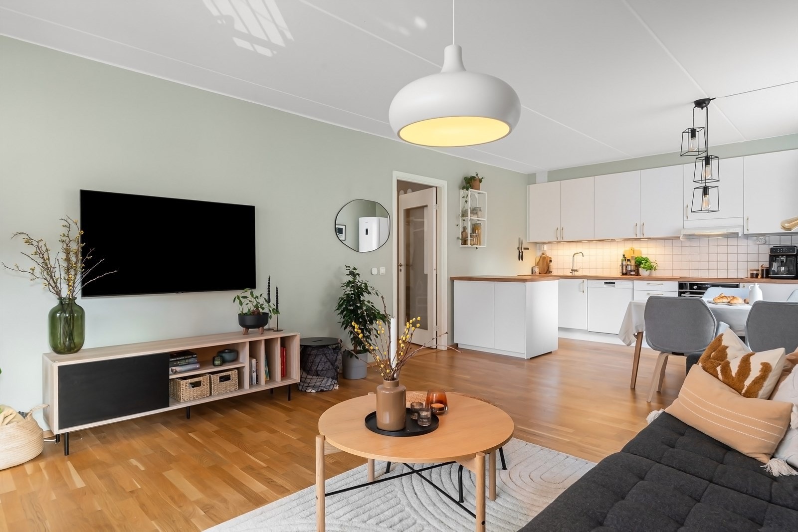 Garasjeplass medfølger leiligheten. Galleribilde