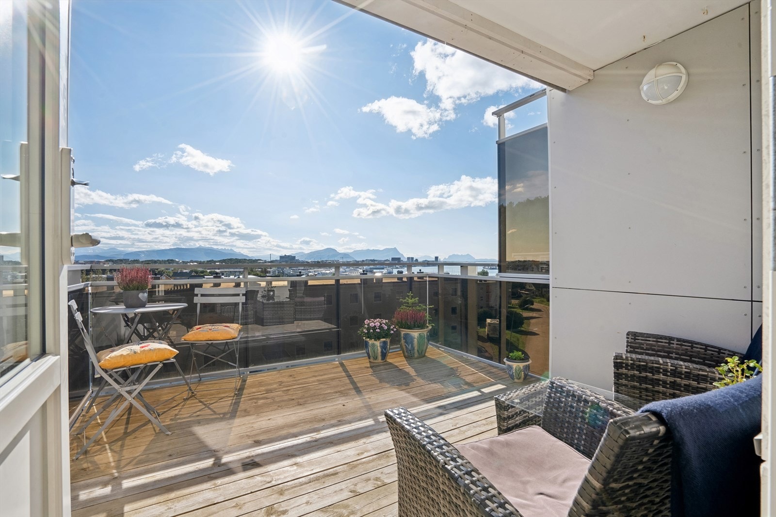 Balkongen er delvis overbygget. Galleribilde