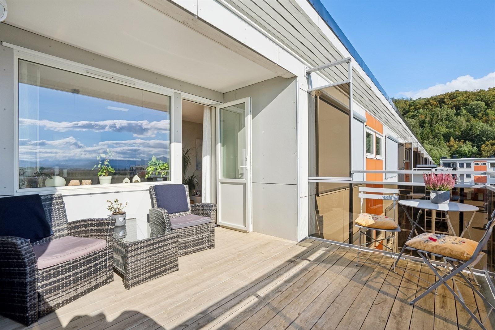 Det er god plass for utemøblement. Galleribilde