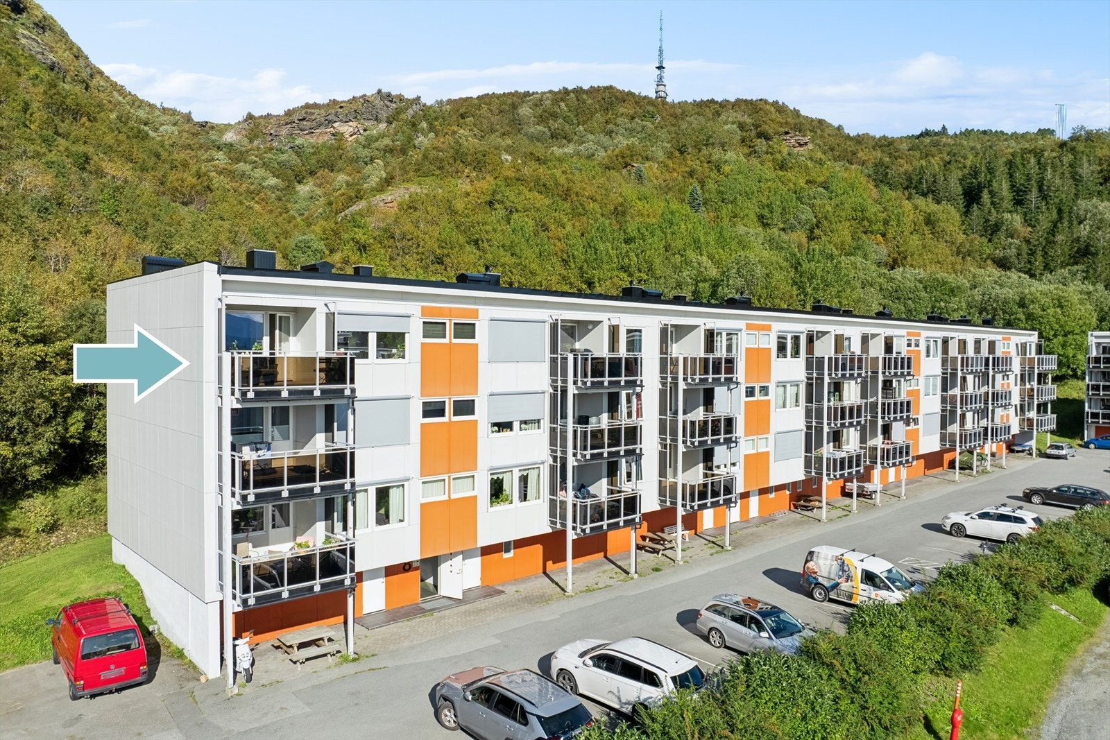 Leiligheten ligger helt på enden i toppetasjen. Galleribilde