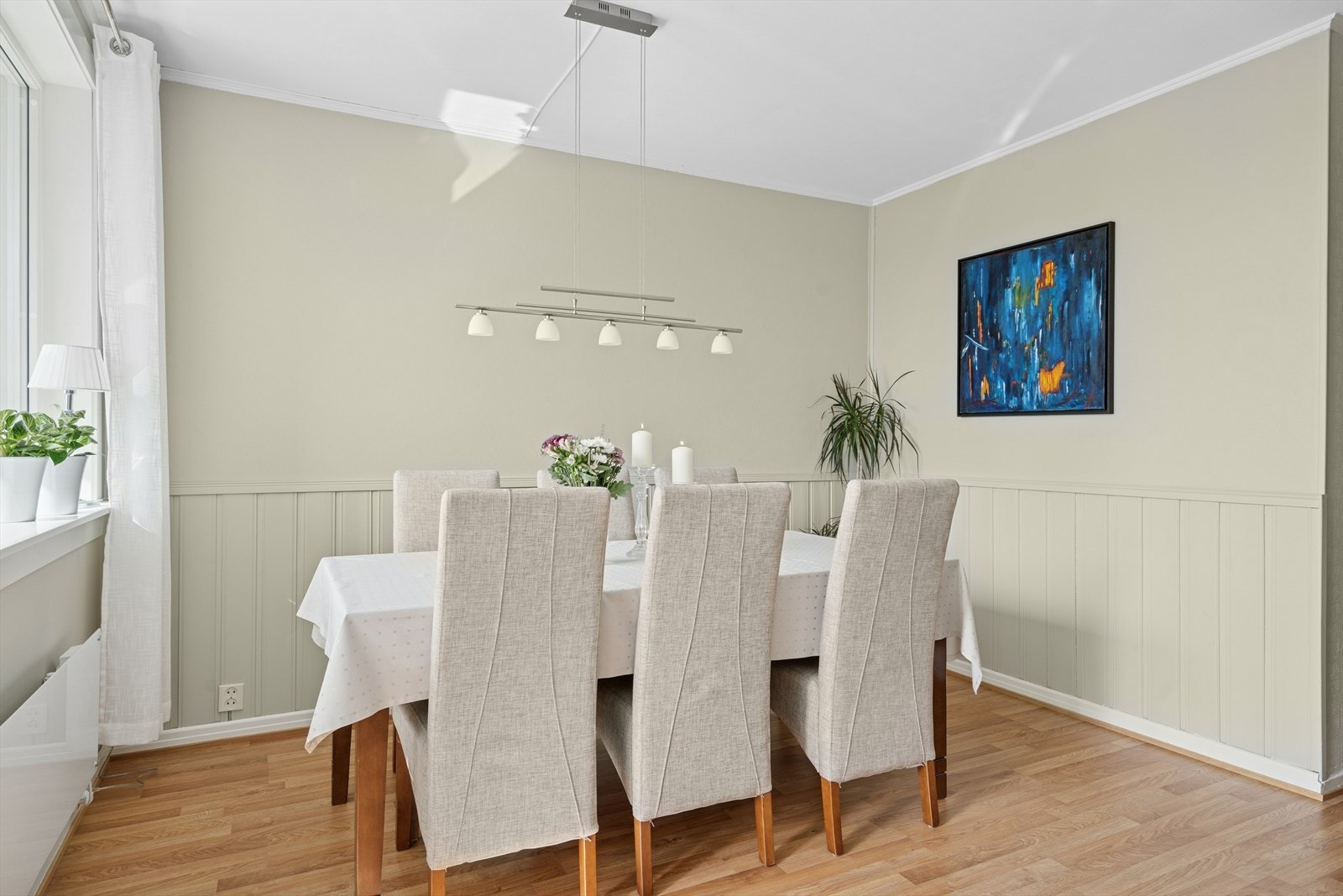 Spisestuen tar plass i egen sone. Galleribilde