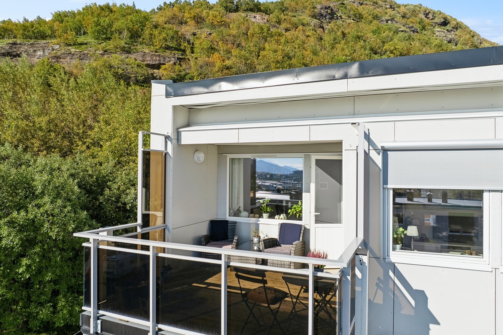 Balkongen måler ca. 10m2. Galleribilde